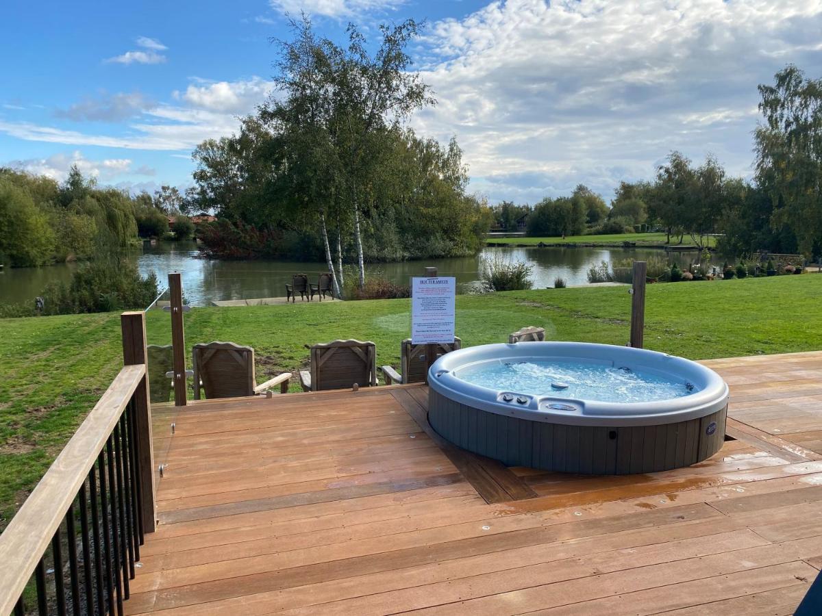 Widgeon Bespoke Cabin Tattershall Buitenkant foto